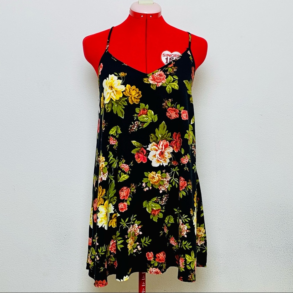 Black floral Ambiance Dress- Size M (EUC)